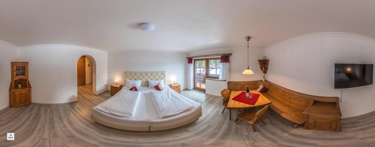 Landhotel Laerchenhuegel Oberammergau Bagian luar foto