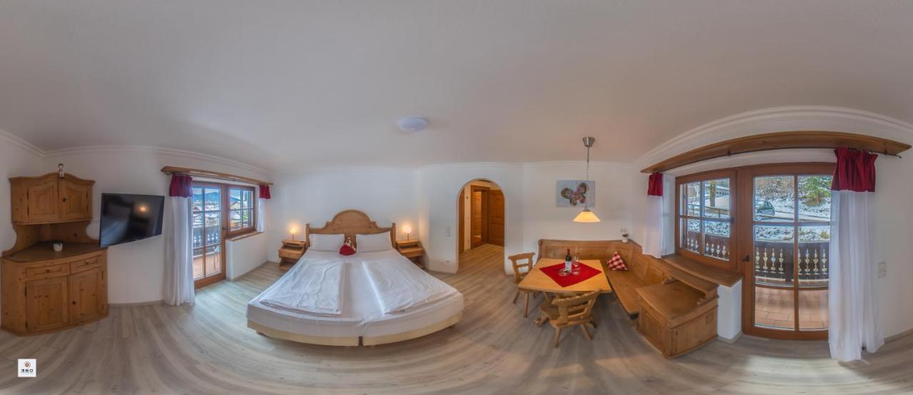 Landhotel Laerchenhuegel Oberammergau Bagian luar foto